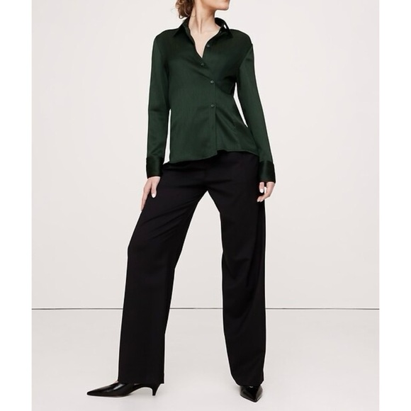 Banana Republic | crinkle asymmetrical shirt in dark juniper green - Picture 3 of 13